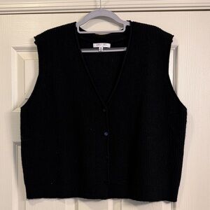 Chic Black Sleeveless Cardigan